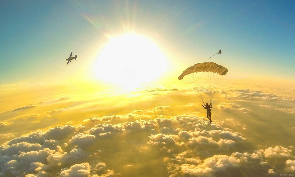 Parachuting/Skydiving